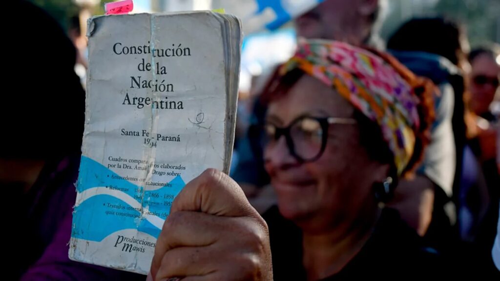 Protestas masivas en toda Argentina contra los recortes presupuestales a la educación superior - Argentina Reports