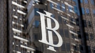 El Banco de Indonesia mantendrá los tipos hasta el tercer trimestre para respaldar la debilidad de la rupia y los recortará en el cuarto trimestre: encuesta de Reuters