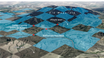 Mapa en 3D de Elk Mountain en Wyoming que muestra cómo se divide en un tablero de ajedrez de terrenos públicos y privados.  Destacar los puntos de cruce de las esquinas para los cazadores.