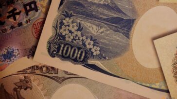 Japón mantendrá una estrecha comunicación con el BOJ sobre divisas, dice el ministro de Finanzas