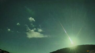Un fragmento de cometa ilumina el cielo de España y Portugal "como una película"