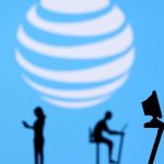 AT&T supera las estimaciones de incorporación de suscriptores a pedido de planes con precios más altos