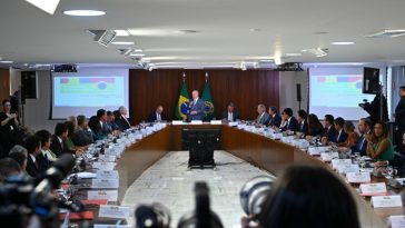 Luiz Inácio Lula da Silva habla durante una reunión ministerial en el Palacio do Planalto en la capital de Brasilia, Brasil, el lunes 18 de marzo de 2024.