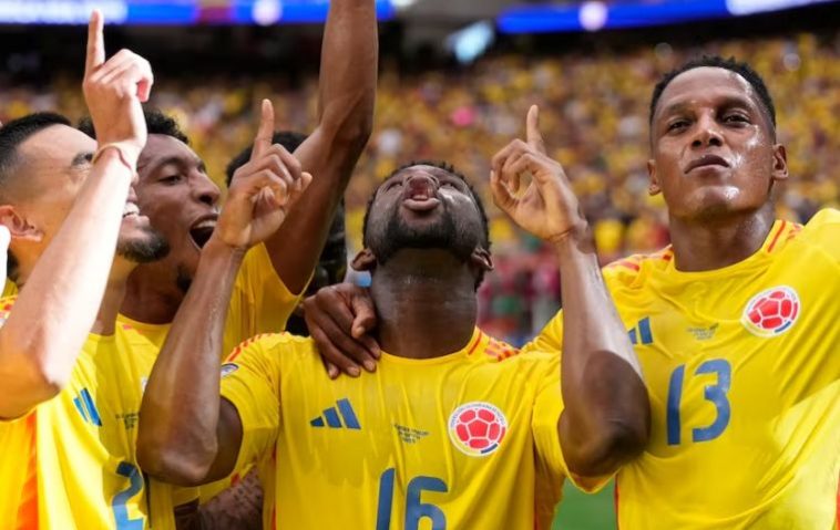 Un cabezazo preciso de Jefferson Lerma (16) a los 39 minutos le dio el gol decisivo a Colombia