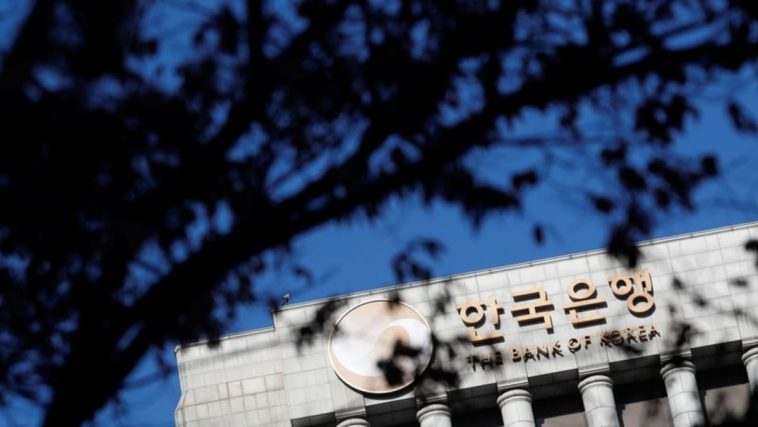 El directorio del Banco de Corea está dividido sobre cuándo recortar las tasas de interés, según las actas