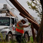 El huracán Beryl expone una red eléctrica frágil en la capital energética de Estados Unidos