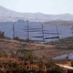 Una granja solar junto a la aldea de Donggou en la provincia de Hebei, en el norte de China