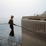 Petit en uno de los ocho cruces entre las torres del World Trade Center el 7 de agosto de 1974