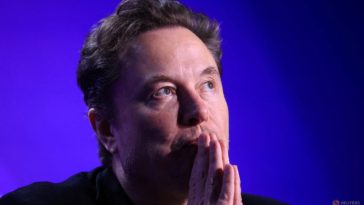 Musk lanza una encuesta en la que pregunta si Tesla debería invertir 5.000 millones de dólares en xAI