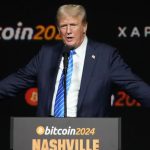 Trump cita la competencia de China al prometer crear una "reserva" de bitcoin