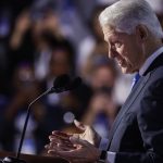 Bill Clinton elogia a Kamala Harris en su discurso en la Convención Nacional Demócrata