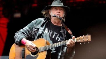 Después de demandar a Trump, Neil Young le dio permiso a Tim Walz para usar Rockin' In The Free World