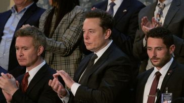 El secretario de estado de Michigan investiga al PAC de Elon Musk