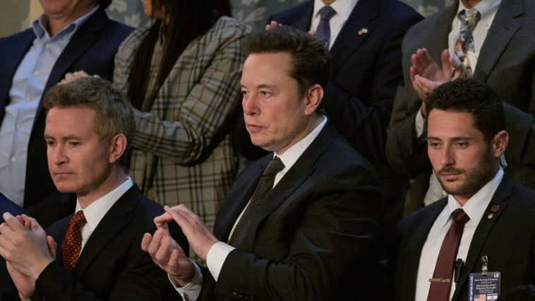 El secretario de estado de Michigan investiga al PAC de Elon Musk