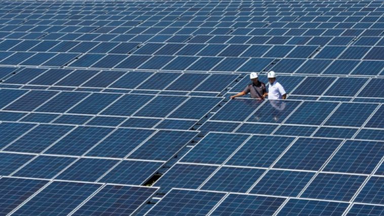 Indonesia reduce al 20% el requisito de contenido local para plantas de energía solar, según un funcionario