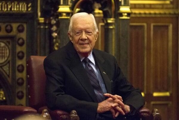 Jimmy Carter está intentando sobrevivir el tiempo suficiente para votar por Kamala Harris