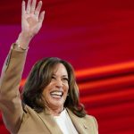 Kamala Harris recauda casi 500 millones de dólares