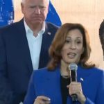 Kamala Harris y Tim Walz aplauden a Trump con alegría en Pensilvania