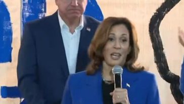 Kamala Harris y Tim Walz aplauden a Trump con alegría en Pensilvania