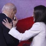 Biden elogia a Harris como el futuro del DNC en un emotivo discurso de despedida