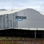 Las acciones de Amazon caen por la desaceleración del crecimiento de las ventas en línea