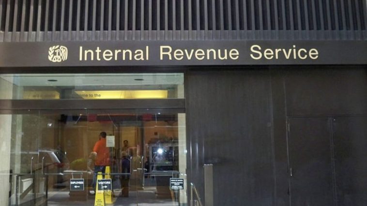 Impuestos no pagados a empleados del IRS