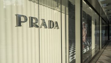 Prada muestra cómo triunfar en una desaceleración del lujo