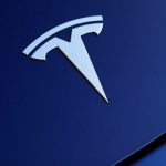 Tesla demandada por familia de motociclista fallecido en accidente con piloto automático