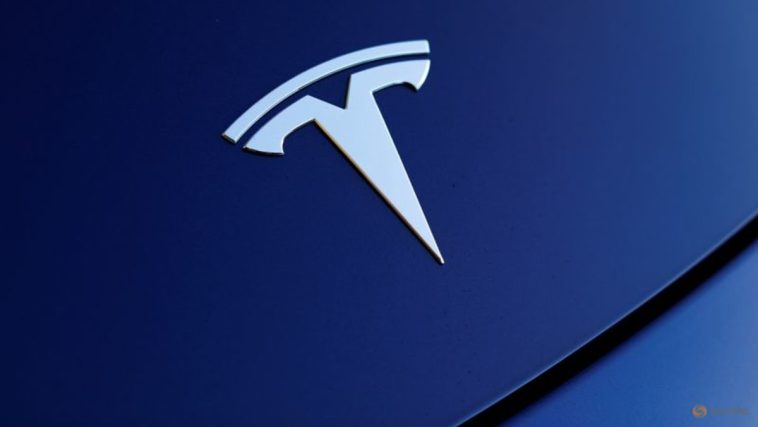 Tesla demandada por familia de motociclista fallecido en accidente con piloto automático