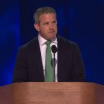 Ex representante Adam Kinzinger: “Donald Trump ha asfixiado el alma del Partido Republicano”