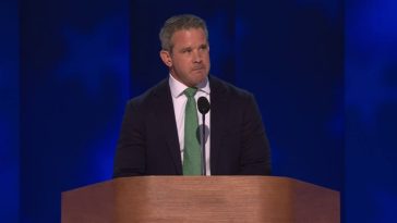 Ex representante Adam Kinzinger: “Donald Trump ha asfixiado el alma del Partido Republicano”