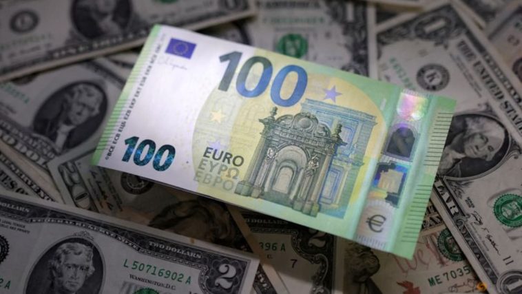 El euro se desploma y el índice del dólar sube tras los datos del PMI