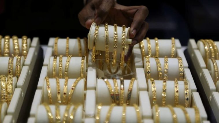 El mercado del oro en India brilla por el aumento de la demanda, tras los recortes en los aranceles de importación