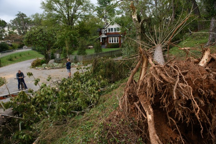 Daños por tormenta en Asheville, Carolina del Norte