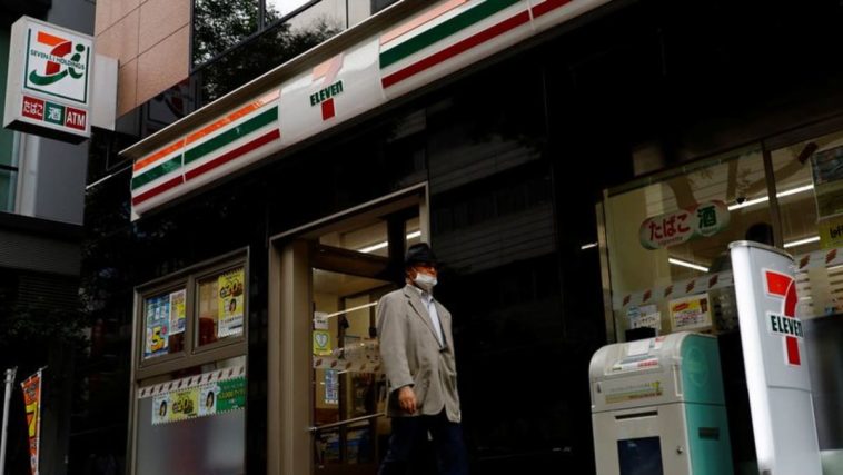 El propietario japonés de 7-Eleven dice que rechazó la oferta inicial de adquisición de su rival canadiense