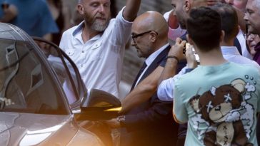 Ex amante de un ministro italiano fue expulsada del Parlamento por usar gafas espía