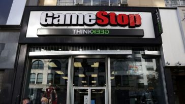 GameStop reporta caída de ingresos debido a que las compras en línea afectan al minorista de videojuegos