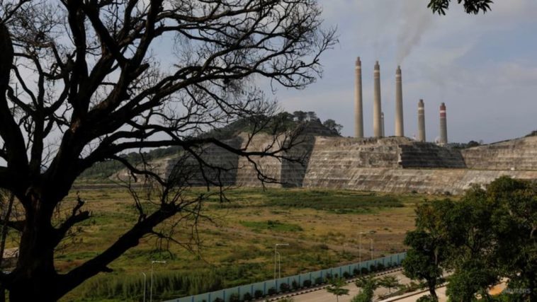 Indonesia dice que busca ayuda mundial para acelerar el cierre de centrales eléctricas de carbón