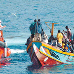 El Gobierno de Canarias acusa al Estado español de 'abandonar' la región en medio de una grave crisis migratoria