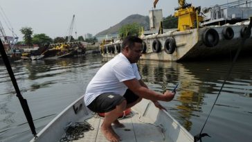 Pescadores de Río de Janeiro usan aplicación para registrar y denunciar contaminación del agua