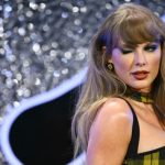 Por qué los inversores en vehículos eléctricos siguen a Taylor Swift y las encuestas en los estados clave