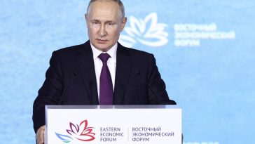 Putin habla en el FEM. En línea - Gazeta.Ru