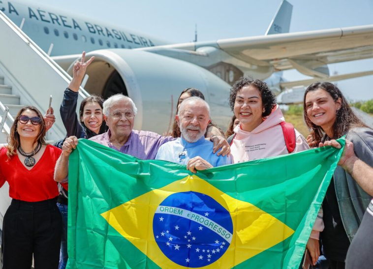 229 brasileños regresan al país desde el Líbano en el primer vuelo de repatriación en medio de tensiones en Medio Oriente - Brazil Reports