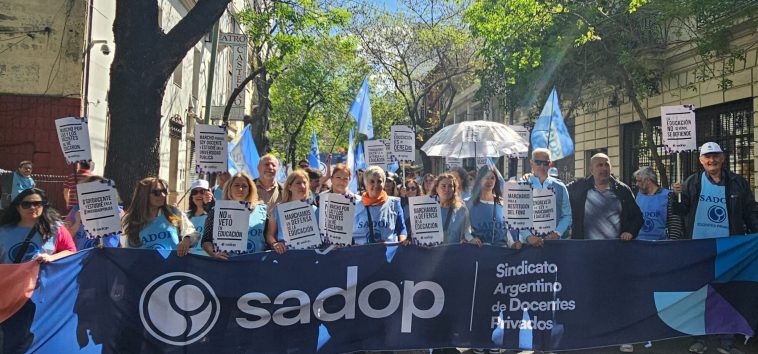 A pesar de grandes protestas, Javier Milei de Argentina vetó el proyecto de ley de gasto universitario - Argentina Reports