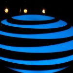 AT&T anuncia acuerdo de fibra por mil millones de dólares con Corning