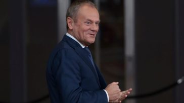 Al gobierno de Tusk le va bien en medio de los desafíos, dice un experto