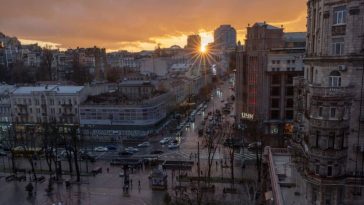 Análisis: Los bonos retro regresan de los años 80 para acelerar la reestructuración de la deuda, pero a un costo