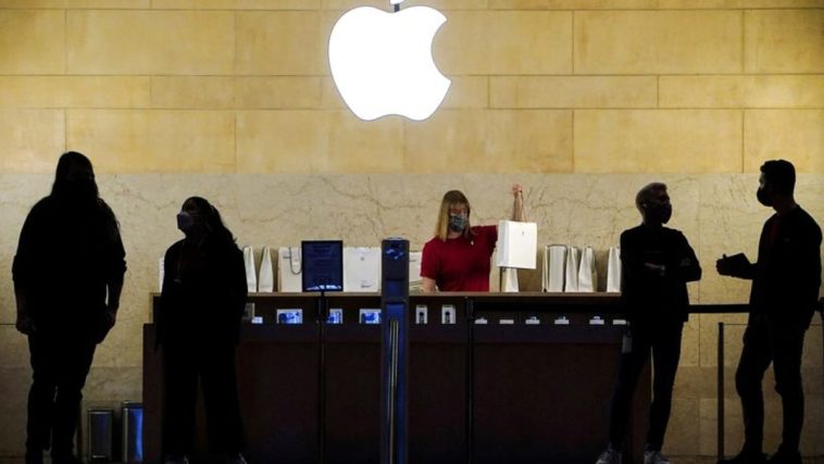 Apple acusada por la junta laboral de EE. UU. de imponer reglas ilegales en el lugar de trabajo