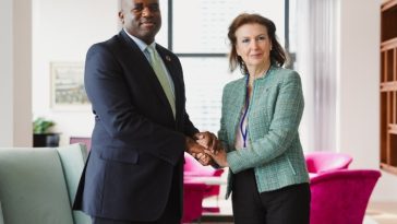 El secretario de Asuntos Exteriores del Reino Unido, David Lammy, se reúne con Diana Mondino, su homóloga argentina, en Nueva York en septiembre.