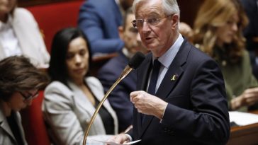 El acuerdo Italia-Albania "no es replicable" en Francia, dice el primer ministro Michel Barnier